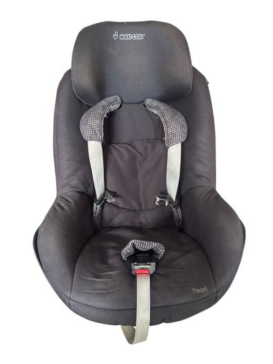 Maxi Cosi Pearl car seat and family isofix base