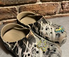 Crocs Classic Realtree Clogs Dinosaur Jibbitz UK 1 EU 33 to 34