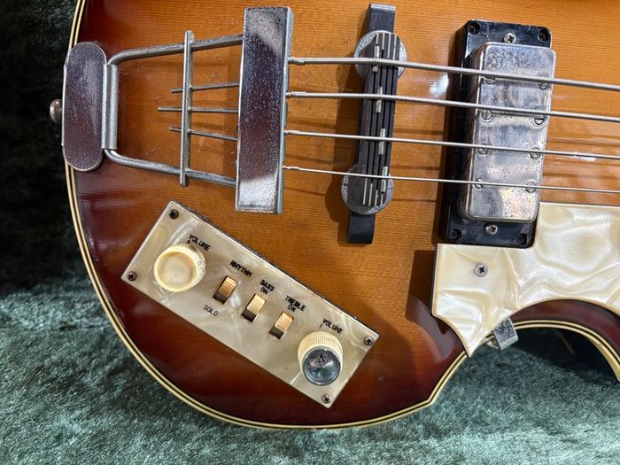 Greco VB-500 Violin Bass Sunburst 1983