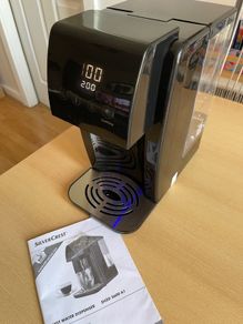Hot water dispenser