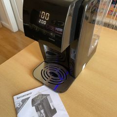 Hot water dispenser