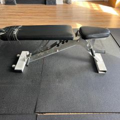 Commercial - Adjustable Weightlifting Bench