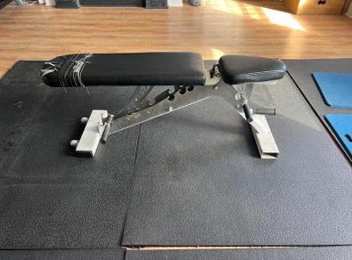 Commercial - Adjustable Weightlifting Bench