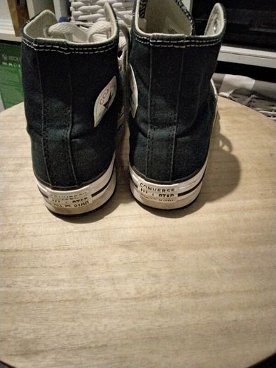 trainers converse with box