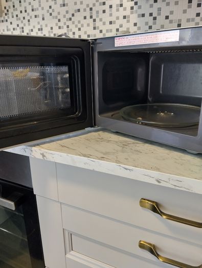Microwave Grill/Combi DeLonghi