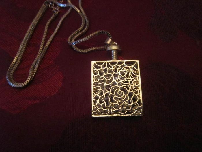 18ct Gold Plated Floating Charm pendant