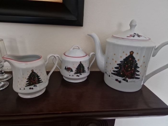 Christmas tablewear