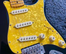 SX Custom Vintage Series Strat + Stand