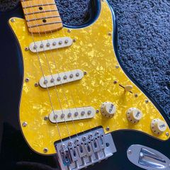 SX Custom Vintage Series Strat + Stand