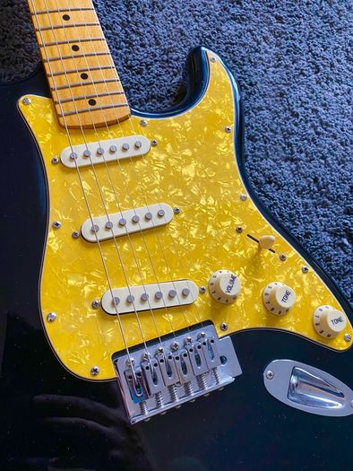SX Custom Vintage Series Strat + Extras