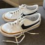 Boys/Girls trainers Nike and flip flops Havaianas size UK 4/4.5 Image 5