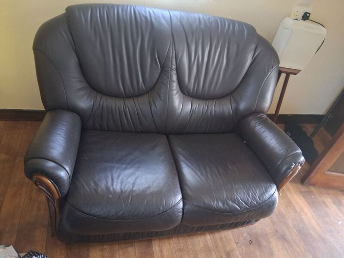 Leather 2 seater & 2 x 1 seaters.