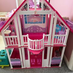 Barbie doll house