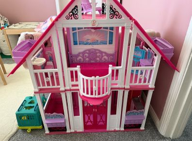 Barbie doll house