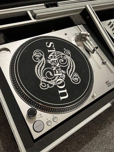 Mint Set Of Stanton STR8-60 Turntables