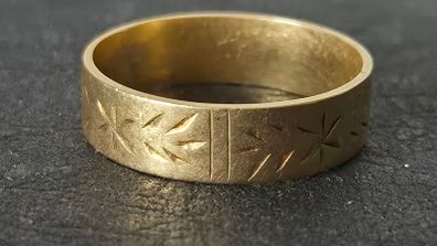 Old Irish ring- band  18k 750