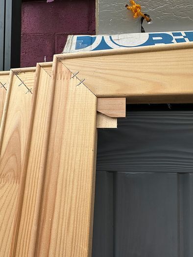 5 Canvas stretcher frames. 4 -120x80 1 - 81.5 x 81.5