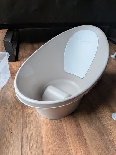 Shnuggle Bath and Folding Stand