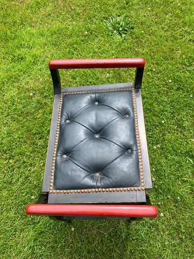 piano stool