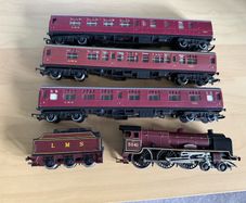 Hornby LMS Locomotive & 3 Carriages