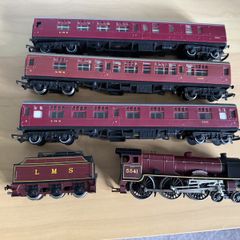 Hornby LMS Locomotive & 3 Carriages