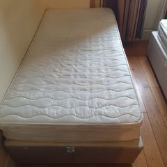 4 single beds with mattresses