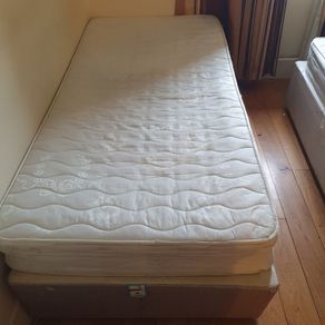 4 single beds with mattresses