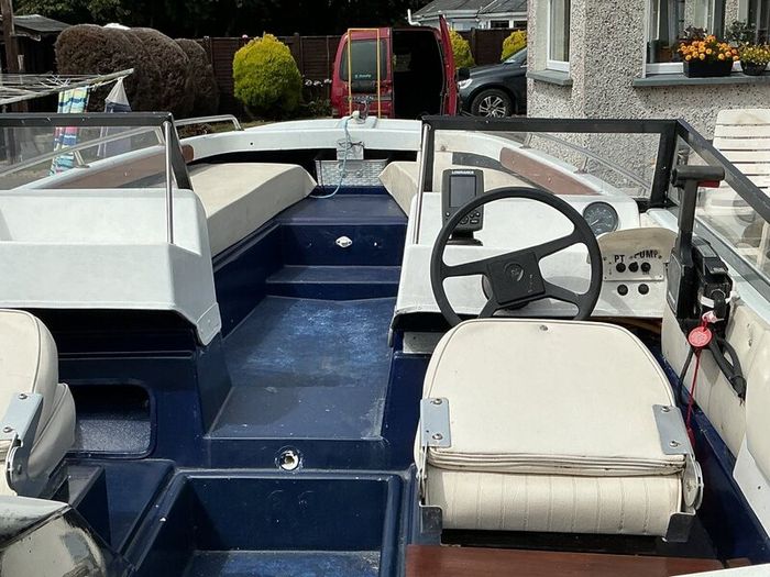 Stratos 600 Boat