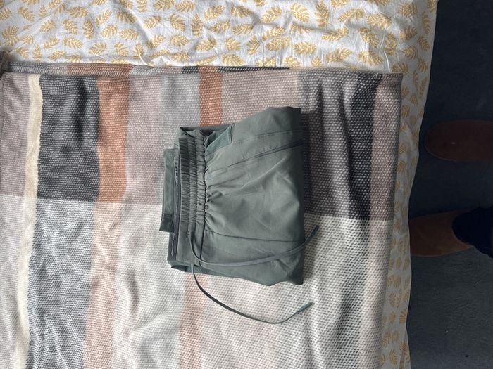Lululemon Men's Army Green Joggers Large