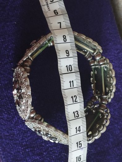 Vintage bracelet in silver tone with rhinestones.