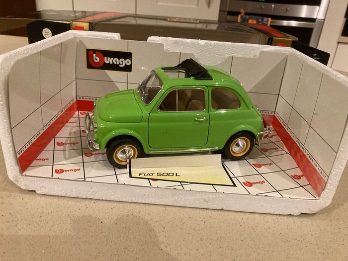 Fiat 500 L 1/16 Burago