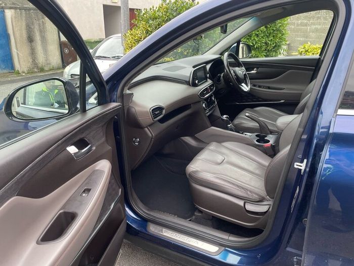 Hyundai Santa Fe 2WD Executive Plus 5DR