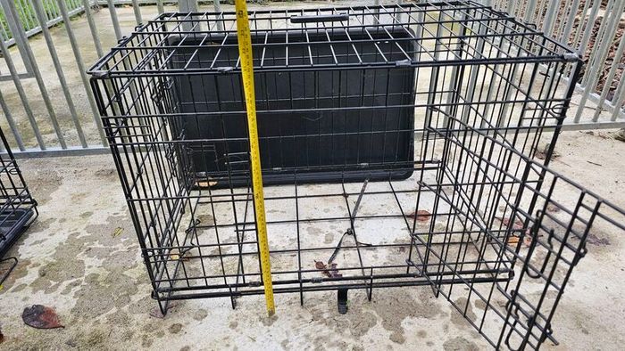 Dog Run with insulated kennell & Transport Cages