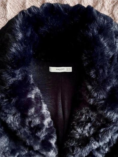 Gorgeous MANGO Size Xs Relaxed Fit faux fur coat in a deep navy shade with a super plush, textured finish.