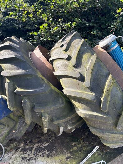 Tractor tyres power washer