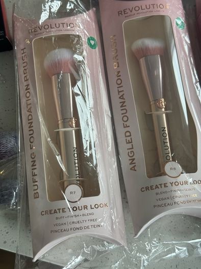 Face makeup brushes