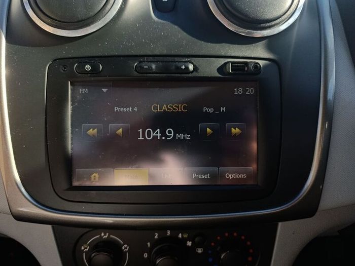 Dacia touchscreen radio