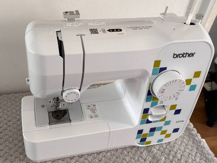 Brother LS14S Metal Chassis Sewing Machine, 43.9 x 18.9 x 36 cm White