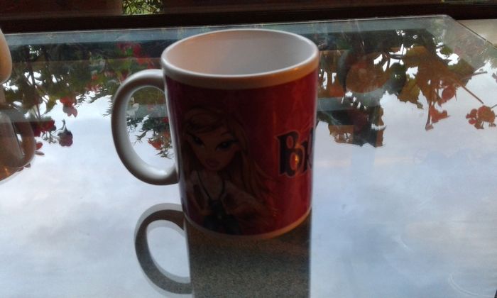 Kit Kat/Bratz/Barbie/Marvel Heroes Mugs.