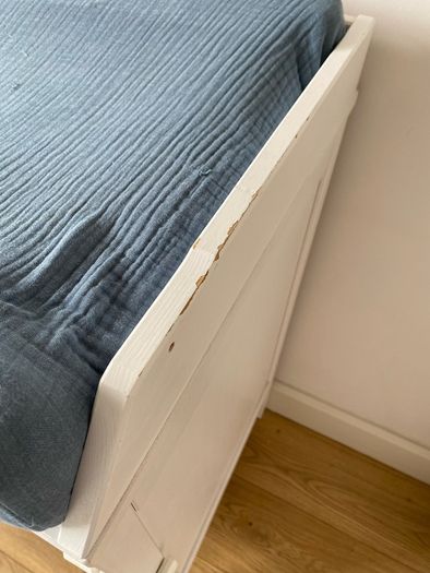 baby change table