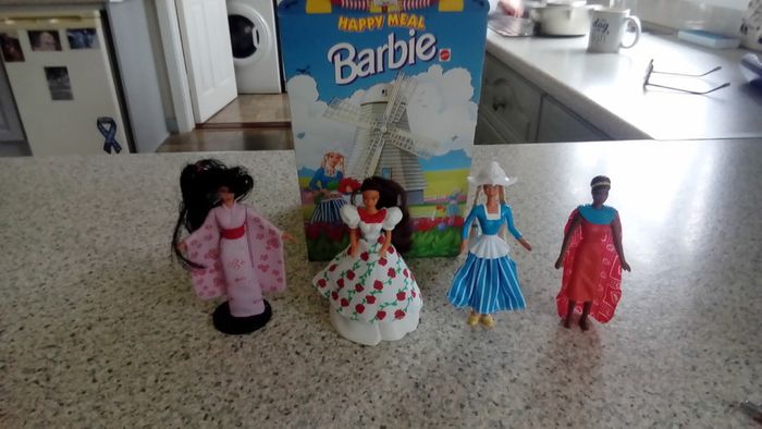 Toys McDonalds happy meal collector  Toys Barbie dolls