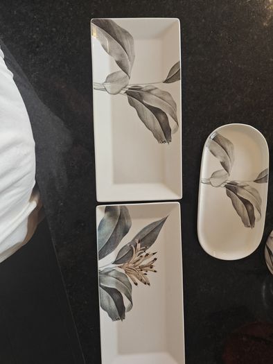 Serving plates