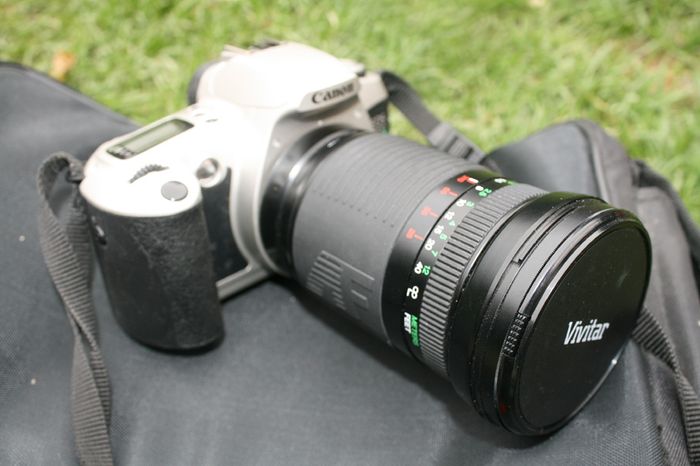 Canon EOS 500 N Film Camera & Vivitar Lens Zoom 28-210mm Bag