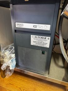 Ice maker (commercial)