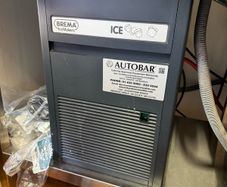 Ice maker (commercial)