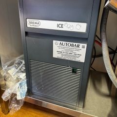 Ice maker (commercial)