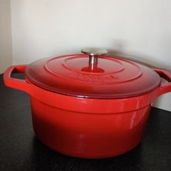 Casserole/Cast Iron Pot