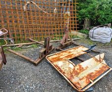 Bale lifters