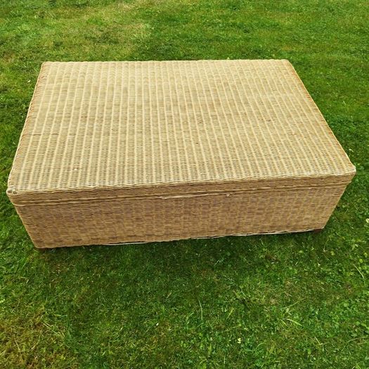 Coffee table / storage box