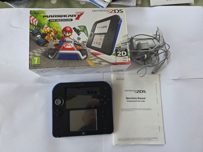 Nintendo 2DS Mariokart 7 pre-installed
